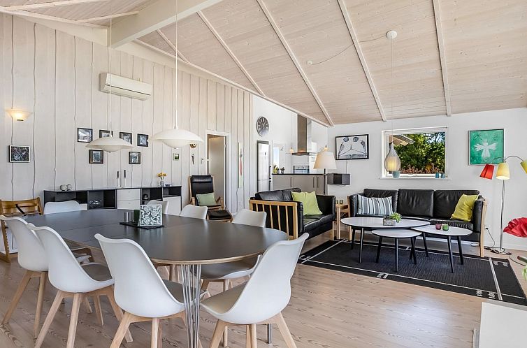 Vakantiehuis "Danika" - 650m from the sea