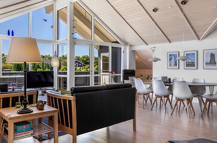 Vakantiehuis "Danika" - 650m from the sea