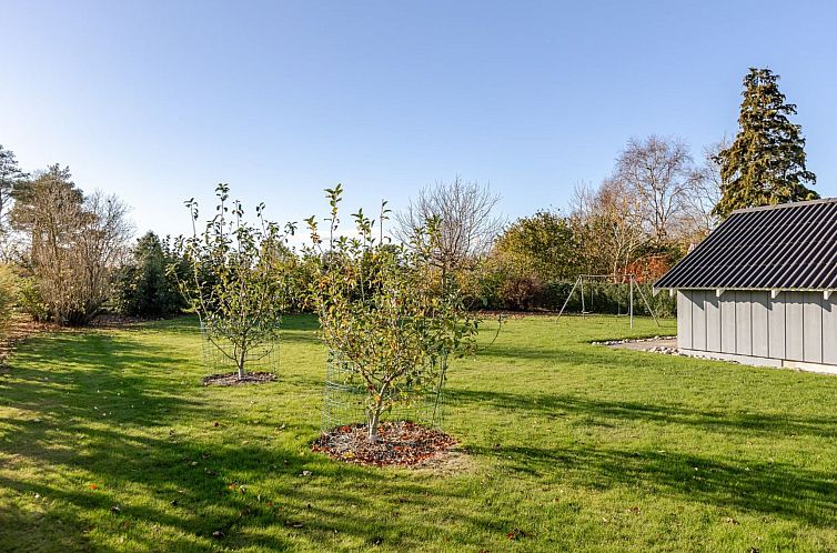 Vakantiehuis "Tjakko" - 700m from the sea