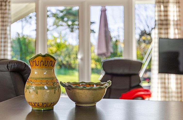 Vakantiehuis "Tjakko" - 700m from the sea