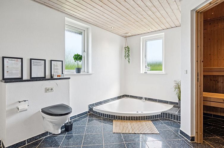 Vakantiehuis "Hakan" - 900m from the sea