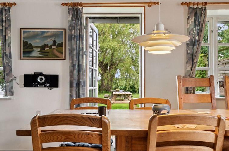 Vakantiehuis "Ilja" - 400m from the sea