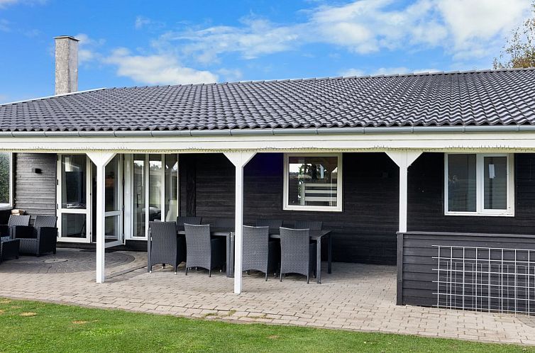 Vakantiehuis "Rolfkarl" - 250m from the sea