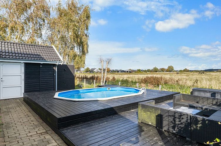 Vakantiehuis "Rolfkarl" - 250m from the sea