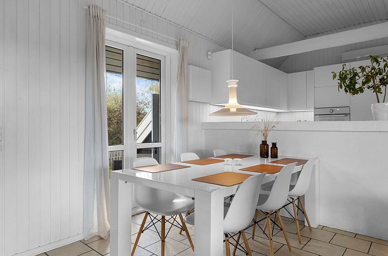 Vakantiehuis "Rolfkarl" - 250m from the sea