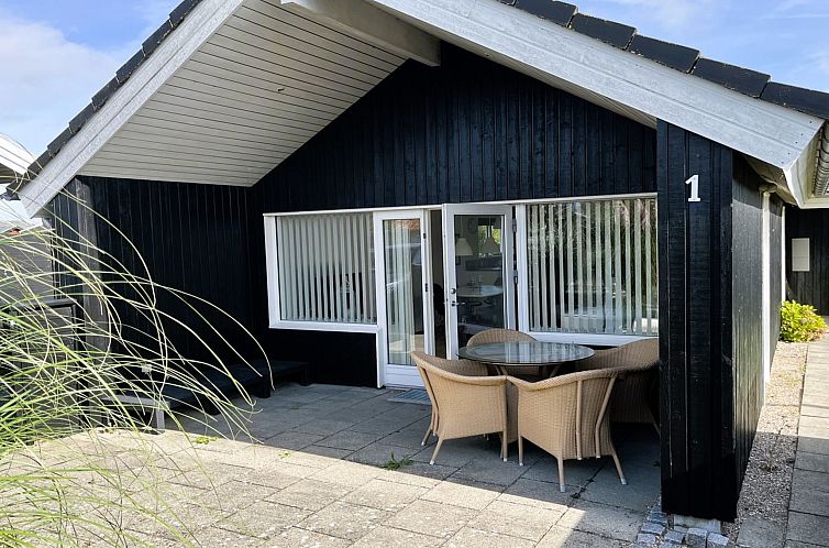 Vakantiehuis "Lanica" - 150m from the sea