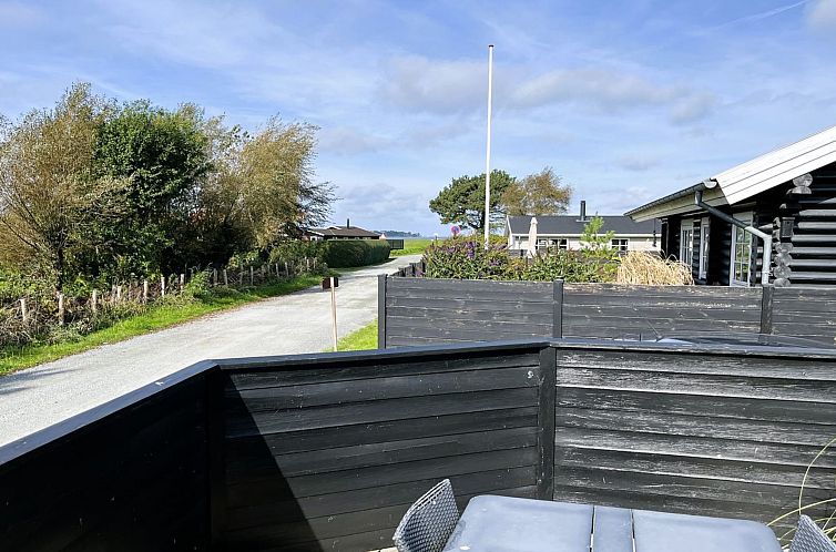 Vakantiehuis "Lanica" - 150m from the sea