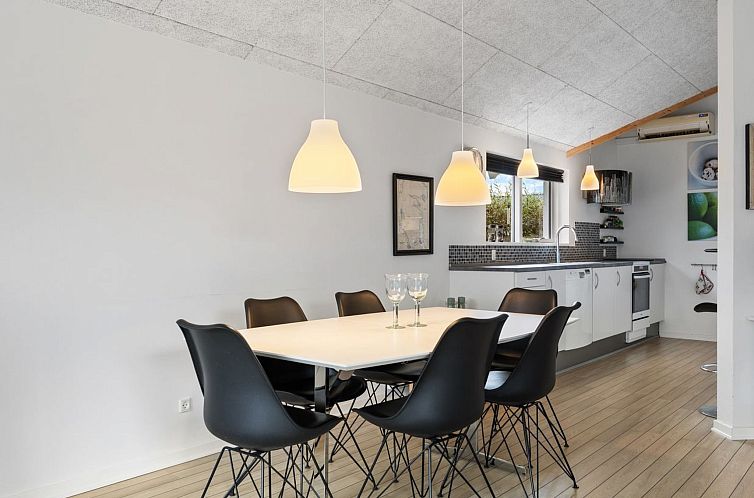 Vakantiehuis "Lanica" - 150m from the sea