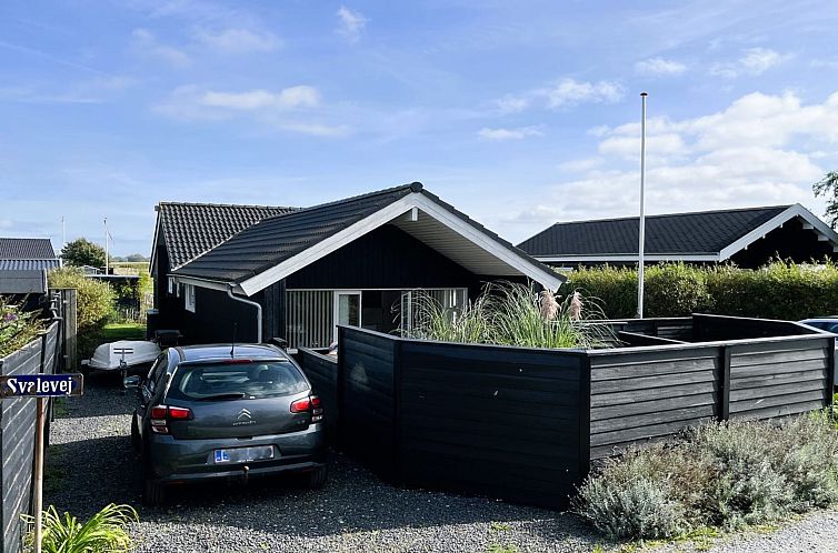 Vakantiehuis "Lanica" - 150m from the sea