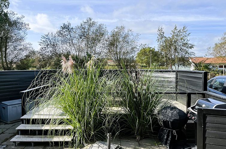 Vakantiehuis "Lanica" - 150m from the sea