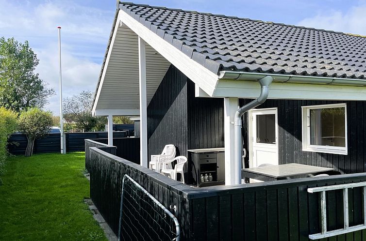 Vakantiehuis "Lanica" - 150m from the sea