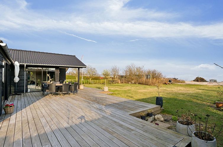 Vakantiehuis "Viveke" - 10m from the sea