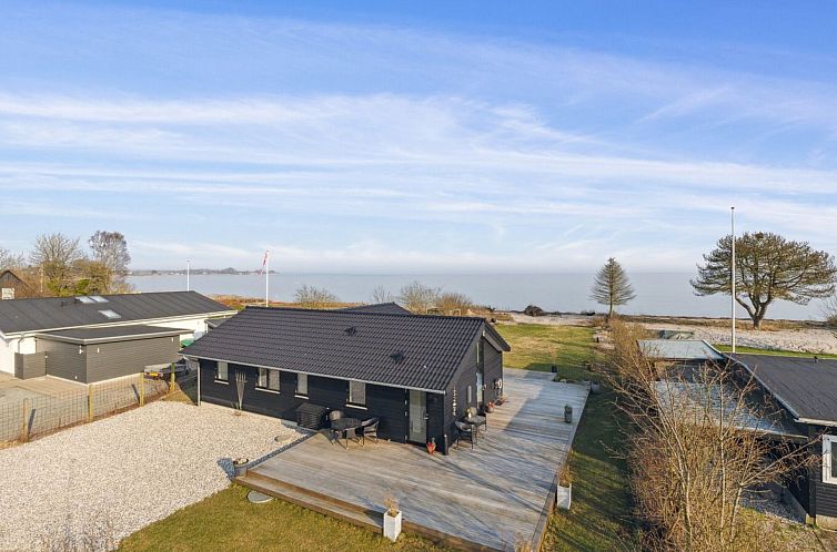 Vakantiehuis "Viveke" - 10m from the sea