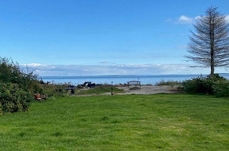 Vakantiehuis "Viveke" - 10m from the sea