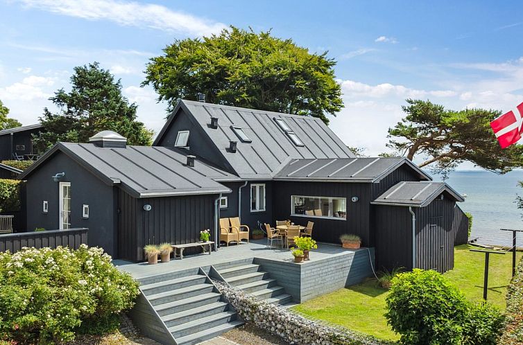 Vakantiehuis "Sten" - 30m from the sea