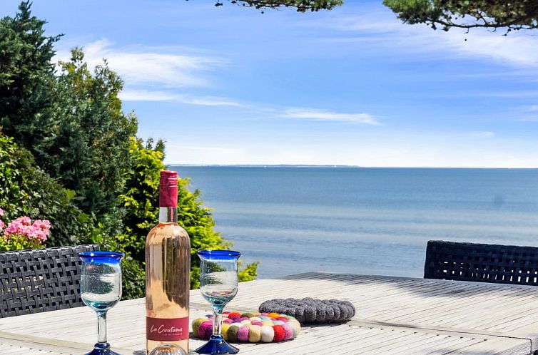 Vakantiehuis "Sten" - 30m from the sea