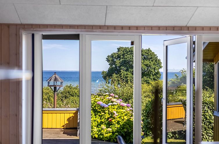 Vakantiehuis "Ephra" - 150m from the sea