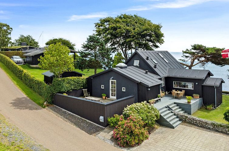 Vakantiehuis "Sten" - 30m from the sea