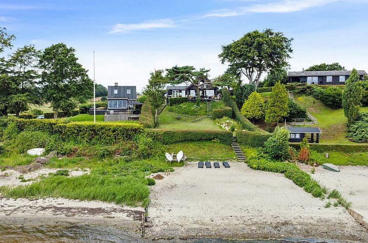 Vakantiehuis "Sten" - 30m from the sea