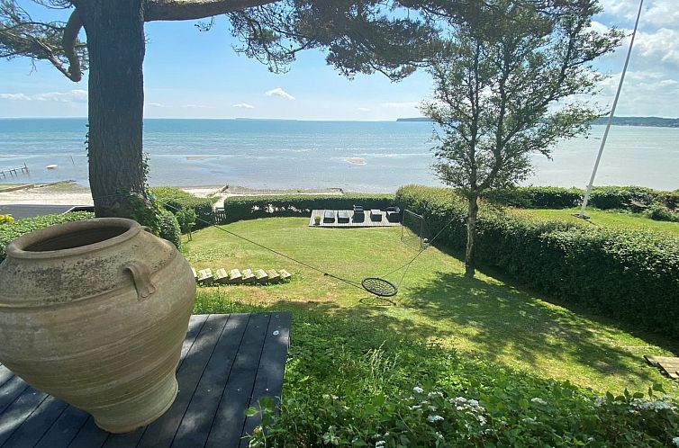 Vakantiehuis "Sten" - 30m from the sea