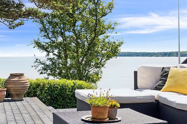 Vakantiehuis "Sten" - 30m from the sea