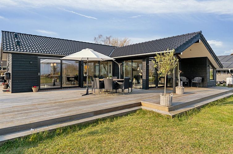 Vakantiehuis "Viveke" - 10m from the sea