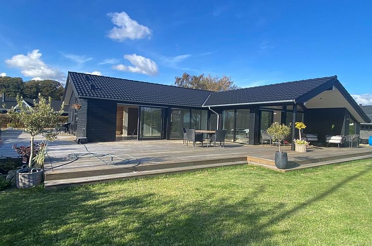 Vakantiehuis "Viveke" - 10m from the sea