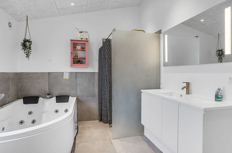 Vakantiehuis "Fin" - 150m from the sea