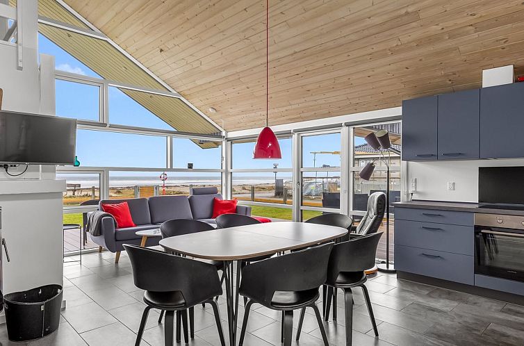 Vakantiehuis "Ioar" - 10m from the sea