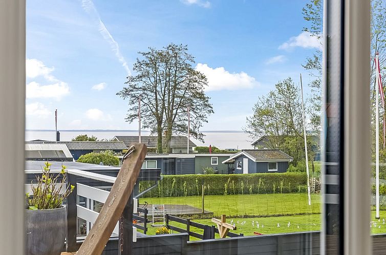 Vakantiehuis "Marlien" - 65m from the sea
