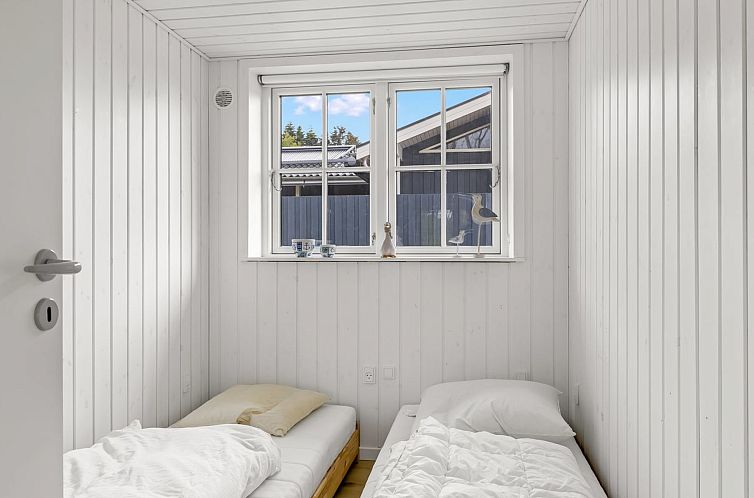Vakantiehuis "Marlien" - 65m from the sea