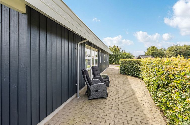 Vakantiehuis "Deline" - 250m from the sea