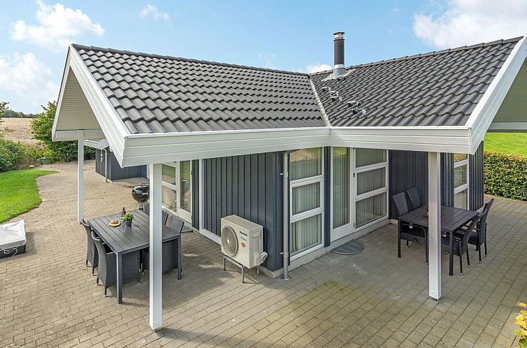 Vakantiehuis "Amilla" - 150m from the sea