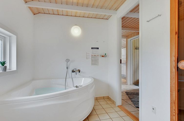 Vakantiehuis "Amilla" - 150m from the sea