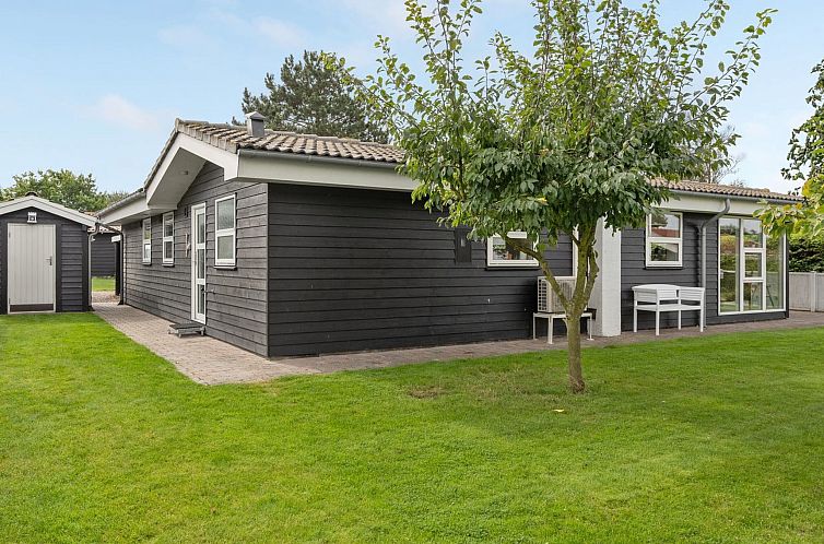 Vakantiehuis "Gull" - 150m from the sea