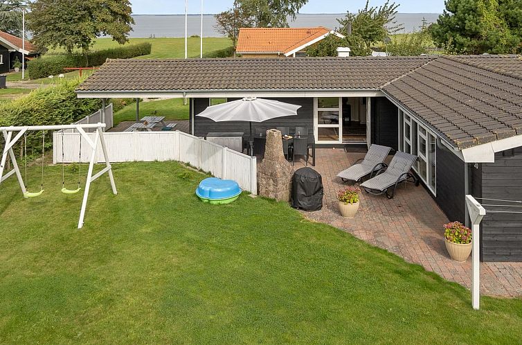 Vakantiehuis "Gull" - 150m from the sea