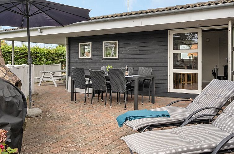 Vakantiehuis "Gull" - 150m from the sea