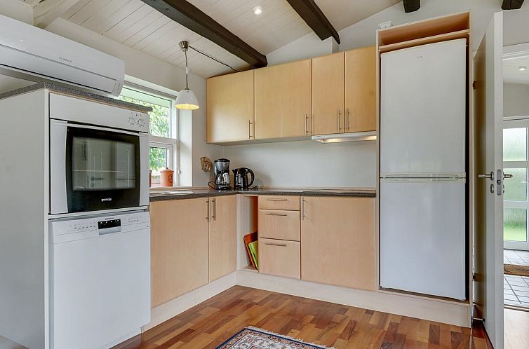 Vakantiehuis "Gull" - 150m from the sea