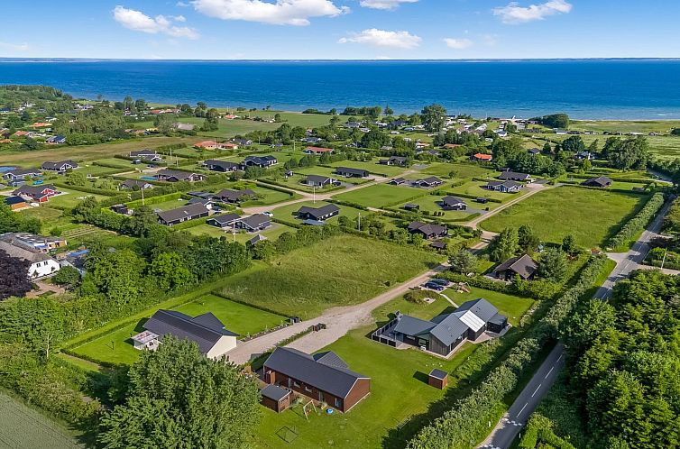 Vakantiehuis "Akira" - 250m from the sea