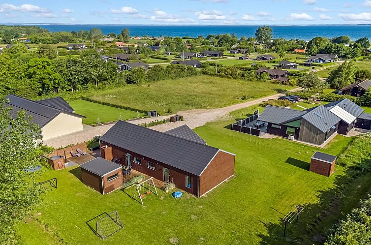 Vakantiehuis "Akira" - 250m from the sea