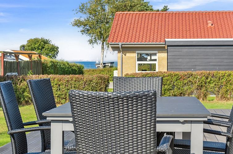 Vakantiehuis "Todor" - 150m from the sea