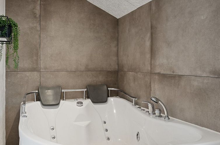 Vakantiehuis "Akira" - 250m from the sea