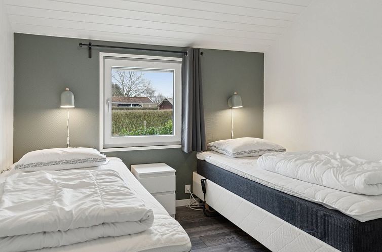Vakantiehuis "Akira" - 250m from the sea