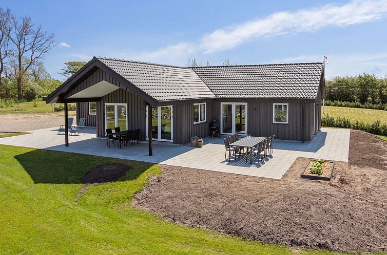 Vakantiehuis "Ika" - 450m from the sea