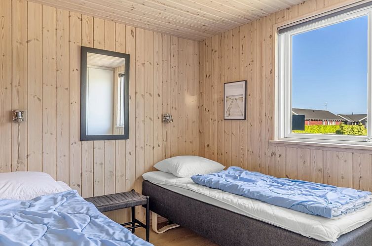 Vakantiehuis "Ika" - 450m from the sea