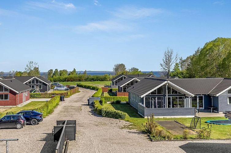 Vakantiehuis "Ika" - 450m from the sea