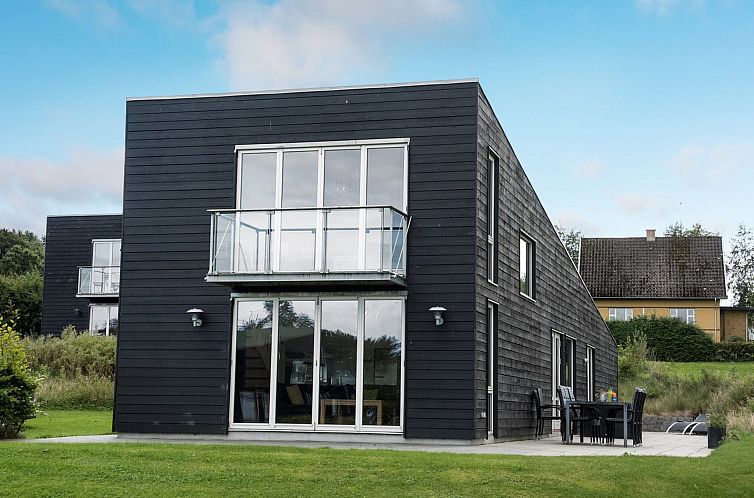 Vakantiehuis "Lyly" - 100m from the sea