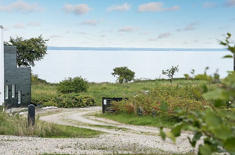 Vakantiehuis "Lyly" - 100m from the sea