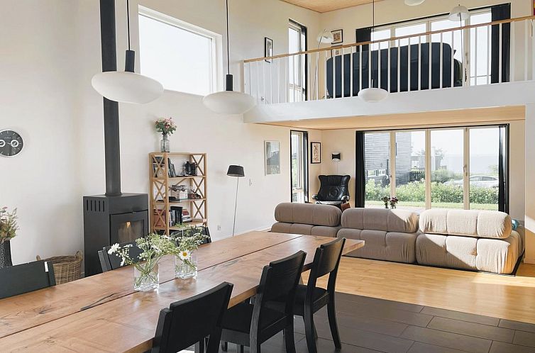 Vakantiehuis "Lyly" - 100m from the sea