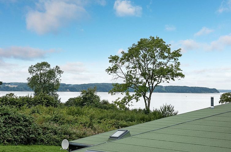 Vakantiehuis "Lyly" - 100m from the sea